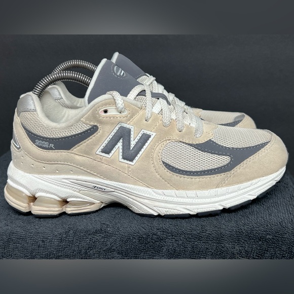 New Balance 2002R GS Sneakers GC2002FA Sandstone Magnet Size 6.5Y / Women 8 - Picture 2 of 9